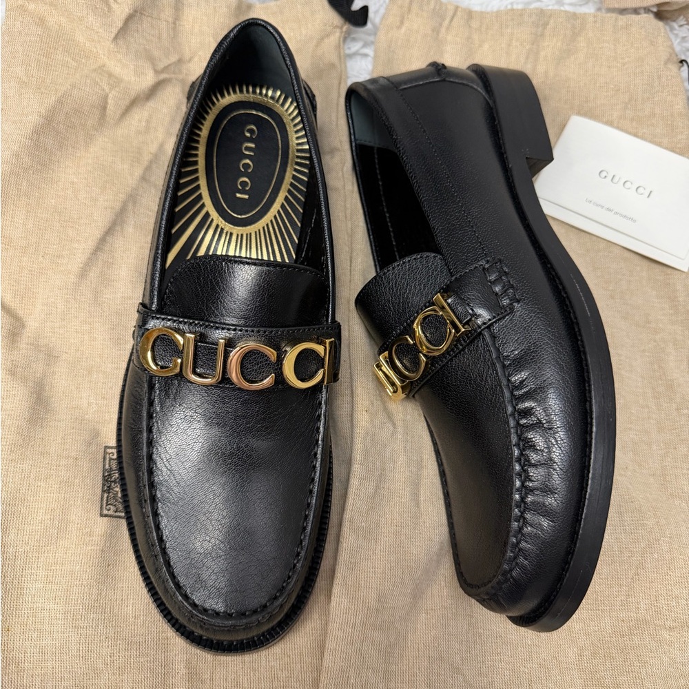 Gucci Cara Logo Leather Black Loafers 700036